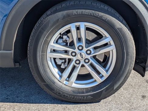 Used 2023 Ford Explorer XLT image 12