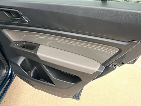 Used 2023 Volkswagen Atlas Cross Sport SE image 21