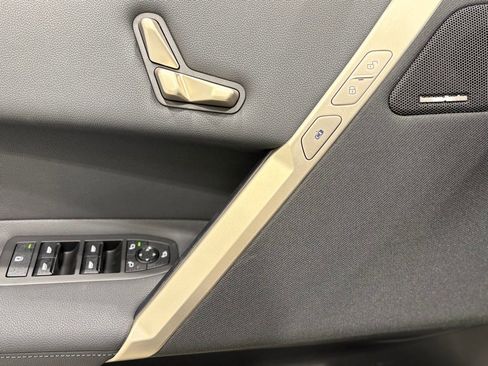 Used 2025 BMW iX xDrive50 w/ Sport Package image 17
