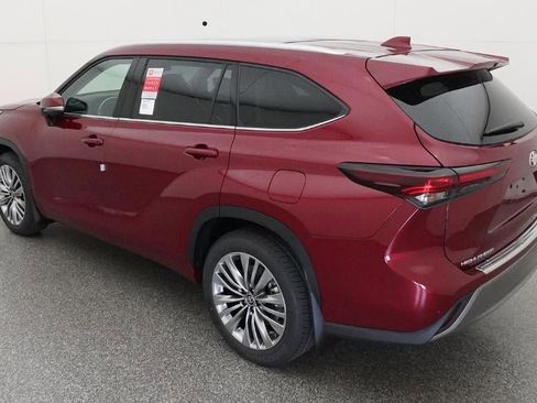 New 2026 Toyota Highlander Platinum AWD/4WD image 5