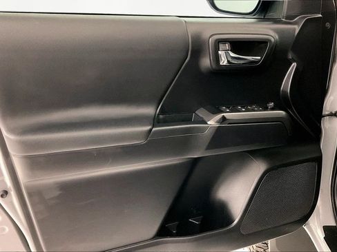 Used 2020 Toyota Tacoma TRD Off-Road w/ Technology Package image 18