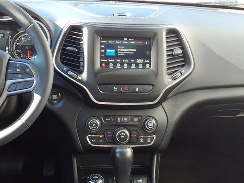 Used 2021 Jeep Cherokee Latitude Lux w/ Mopar Interior Package AWD/4WD image 12