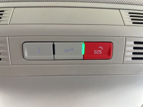 Used 2021 Volkswagen Tiguan SE w/ Panoramic Sunroof Package image 39