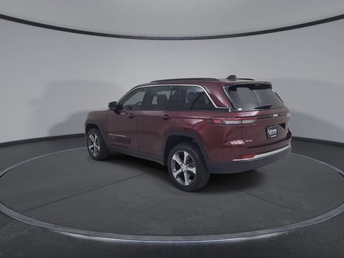 Certified 2025 Jeep Grand Cherokee Limited w/ Luxury Tech Group II AWD/4WD image 13