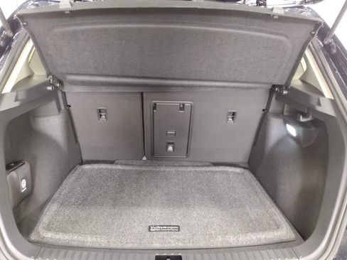 New 2025 Volkswagen Taos SEL image 15