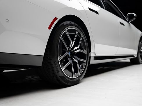Used 2026 BMW 740i RWD image 76