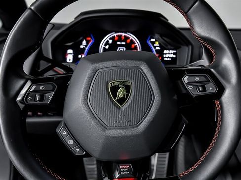 Used 2021 Lamborghini Huracan EVO RWD image 30