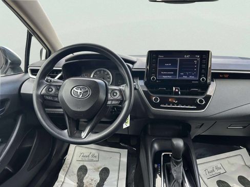 Used 2022 Toyota Corolla LE image 17