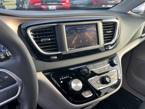 Used 2023 Chrysler Voyager LX FWD image 22