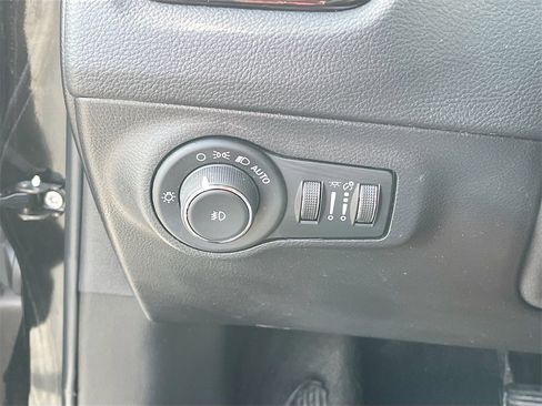 Used 2020 Jeep Compass Latitude image 10