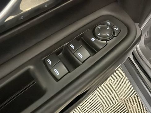 Used 2023 GMC Terrain SLT w/ Infotainment Package II AWD/4WD image 10