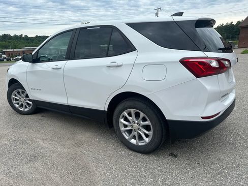 Used 2020 Chevrolet Equinox LS w/ LS Convenience Package AWD/4WD image 3