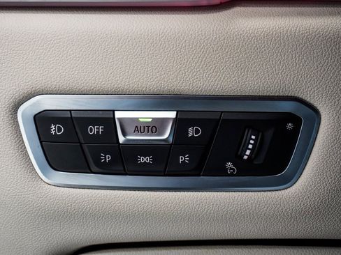 Used 2020 BMW X5 M50i w/ Premium Package image 36