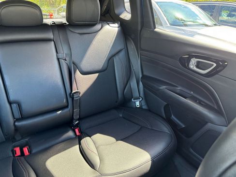 Used 2025 Jeep Compass Trailhawk image 36