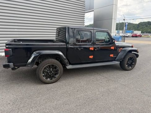 Used 2023 Jeep Gladiator Overland AWD/4WD image 4