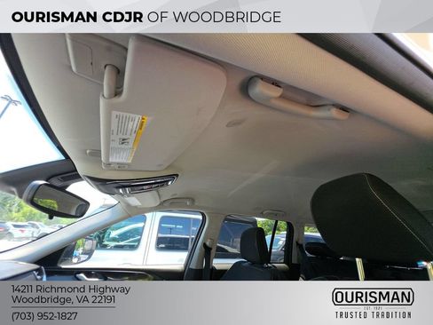 Used 2023 Jeep Grand Cherokee Laredo AWD/4WD image 4