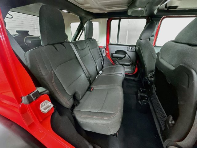 Used 2025 Jeep Wrangler Unlimited Rubicon w/ Convenience Group AWD/4WD image 8