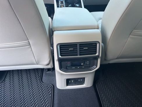 New 2026 Volkswagen Atlas SE image 17