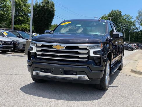 Used 2023 Chevrolet Silverado 1500 High Country w/ High Country Premium Package AWD/4WD image 3
