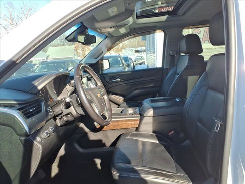 Used 2018 Chevrolet Suburban LT image 20