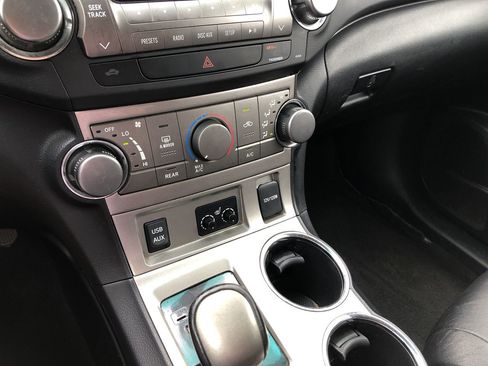 Used 2011 Toyota Highlander 2WD image 23