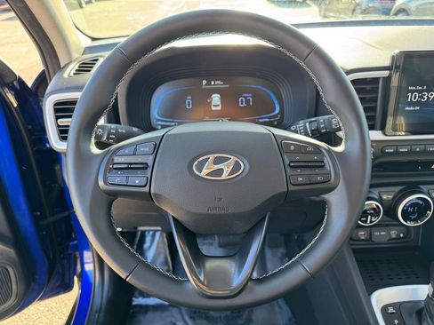 Used 2023 Hyundai Venue Limited image 22
