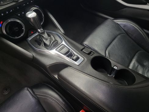 Used 2019 Chevrolet Camaro LT w/ Technology Package image 26