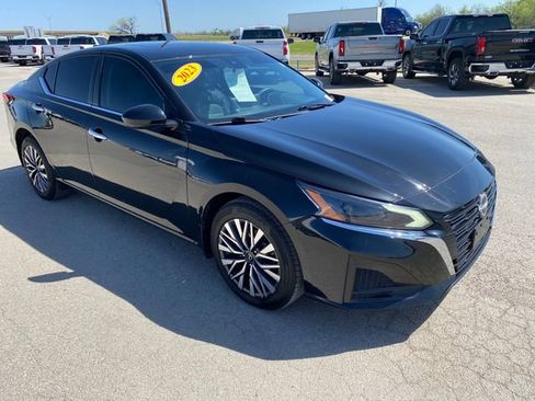 Used 2023 Nissan Altima 2.5 SV w/ SV Premium Package image 8