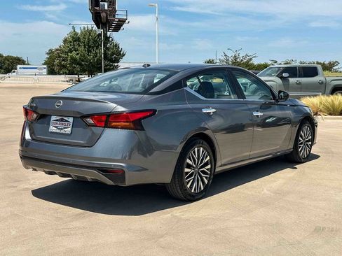 Used 2025 Nissan Altima 2.5 SV FWD image 3