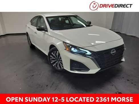 Used 2024 Nissan Altima 2.5 SV FWD image 1