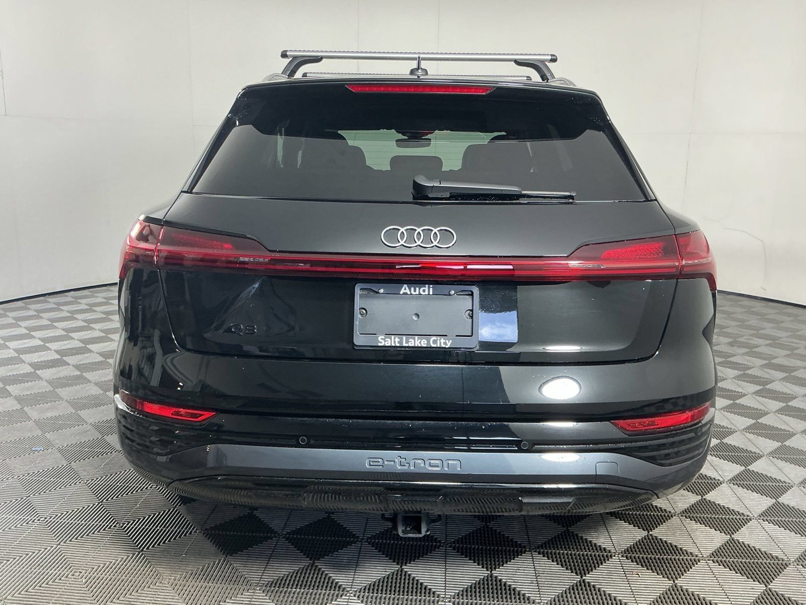 Used 2024 Audi Q8 e-tron Premium Plus w/ Premium Plus Package AWD/4WD image 7