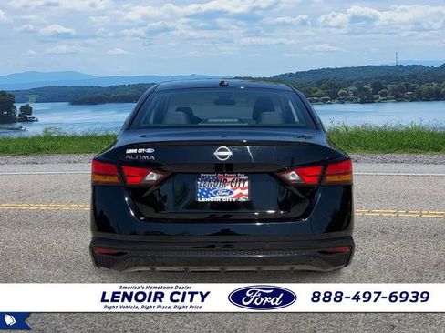 Used 2025 Nissan Altima 2.5 SV FWD image 4
