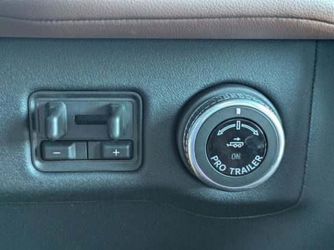Used 2025 Lincoln Navigator Reserve AWD/4WD image 25