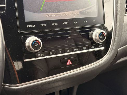 Used 2022 Mitsubishi Outlander LE image 19