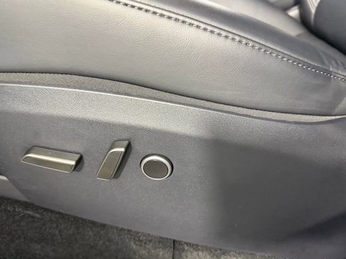 Used 2025 Tesla Model Y Performance image 29