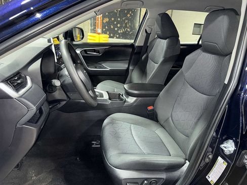 Used 2025 Toyota RAV4 XLE AWD/4WD image 15