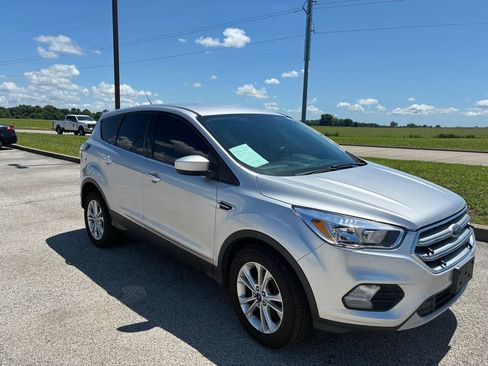 Used 2017 Ford Escape SE FWD image 4