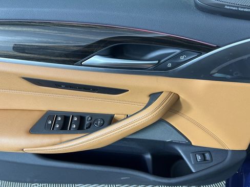 Used 2023 BMW 540i xDrive w/ Premium Package image 5