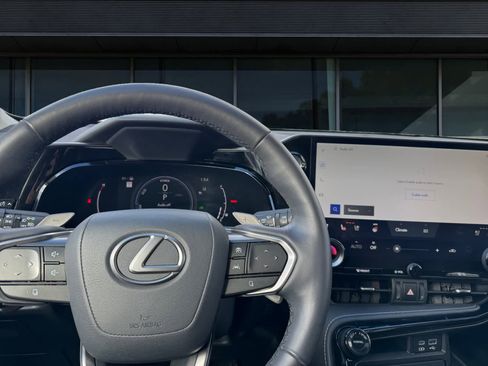 Used 2024 Lexus NX 300h AWD w/ Luxury Package image 4