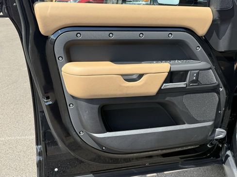 New 2025 Land Rover Defender 110 S image 13