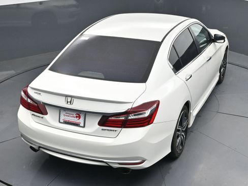 Used 2017 Honda Accord Sport image 32