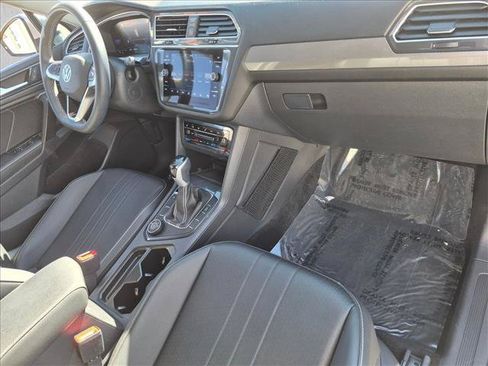Used 2024 Volkswagen Tiguan SE AWD/4WD image 20