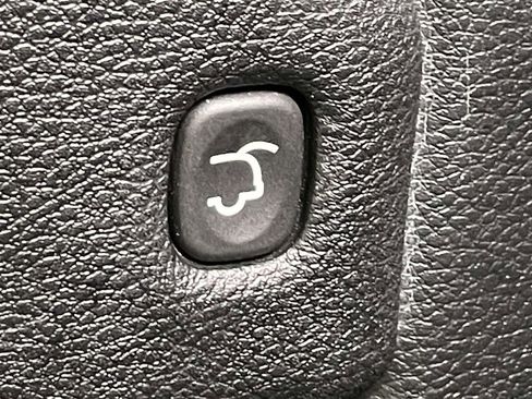 Used 2018 Jeep Grand Cherokee Limited image 21