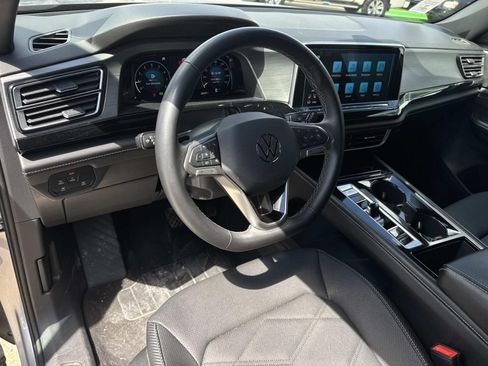 Used 2024 Volkswagen Atlas Cross Sport SE AWD/4WD image 17