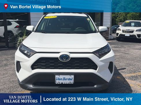Used 2022 Toyota RAV4 LE AWD/4WD image 3