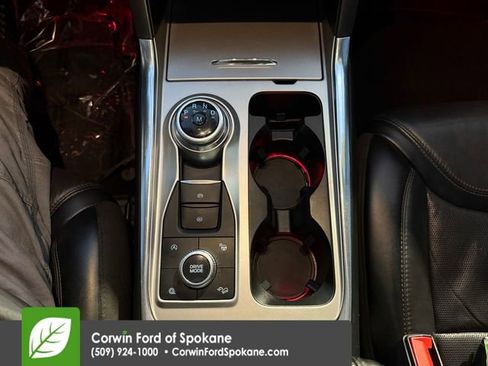 Used 2020 Ford Explorer Platinum image 34