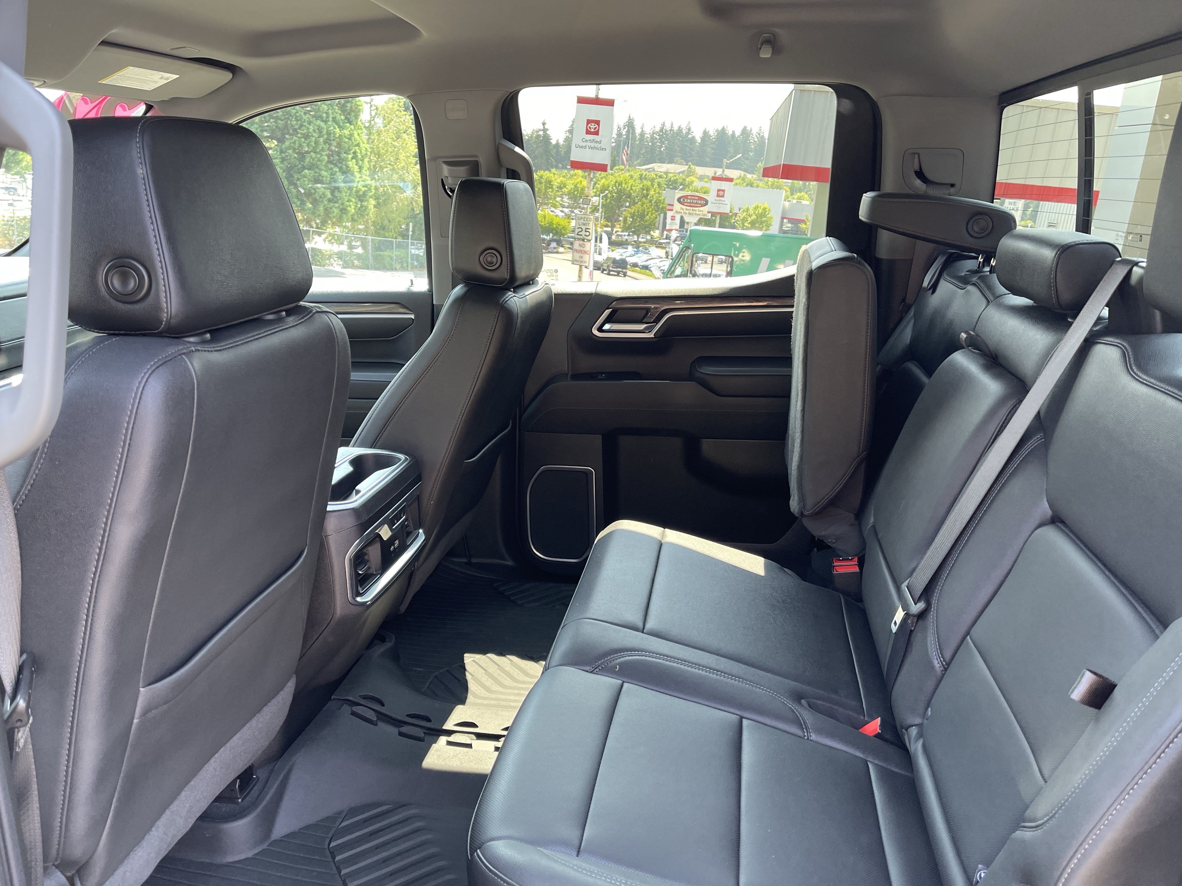 Used 2022 Chevrolet Silverado 1500 LTZ AWD/4WD image 11