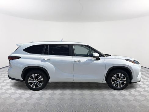 Certified 2025 Toyota Highlander XLE FWD image 19