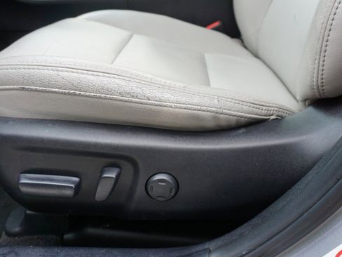 Used 2015 Toyota Avalon XLE image 19