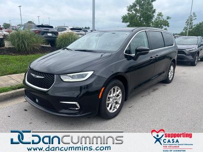 Used 2023 Chrysler Pacifica Touring-L